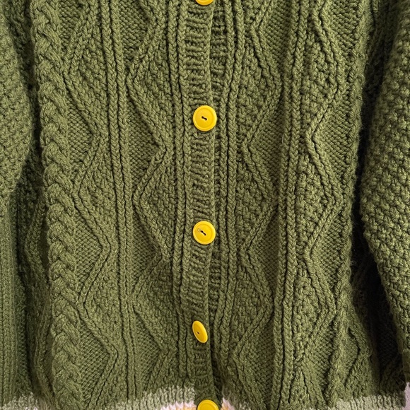 Large Green Cable Knit Sweater with Yellow Accents - Picture 6 of 6